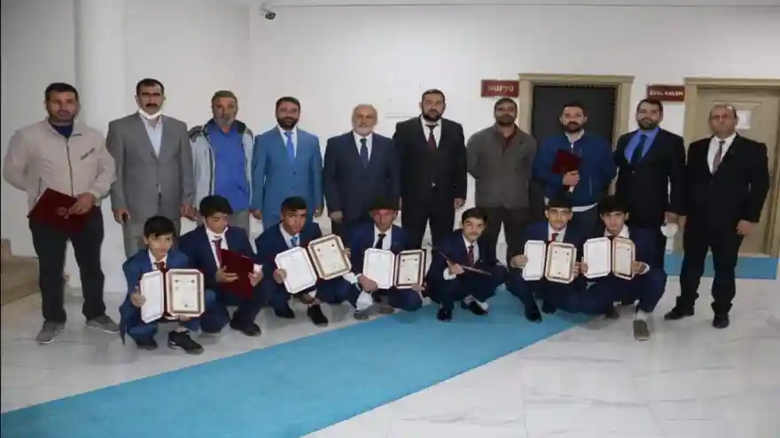 HAFIZLAR BELGELERİNE KAVUŞTU