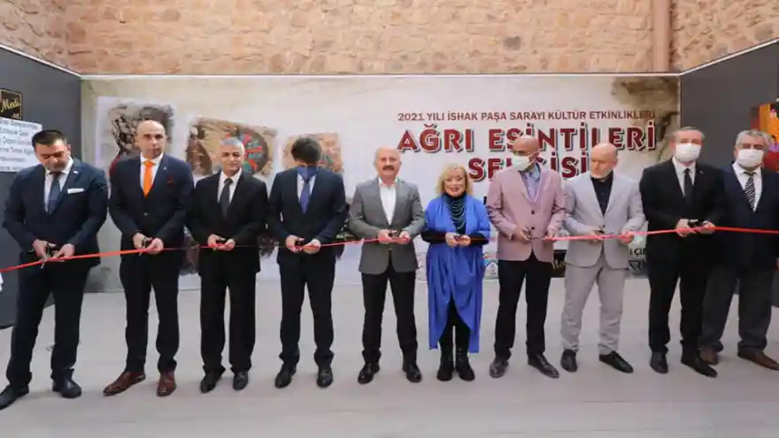 İshakpaşa Sarayında, Ağrı Esintileri Sergisi Açıldı