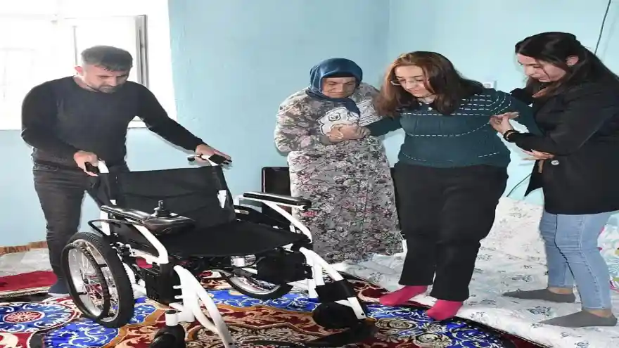 Başkan Acar'dan Özel Bireye Akülü Tekerlekli Sandalye