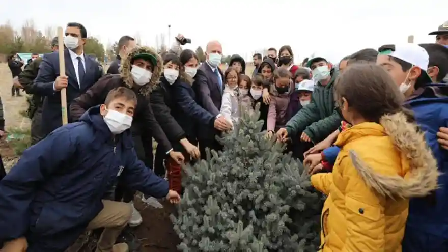 Ağrı’da  ‘Geleceğe Nefes Kampanyası’ Kapsamında Fidan Dikim Etkinliği Düzenlendi