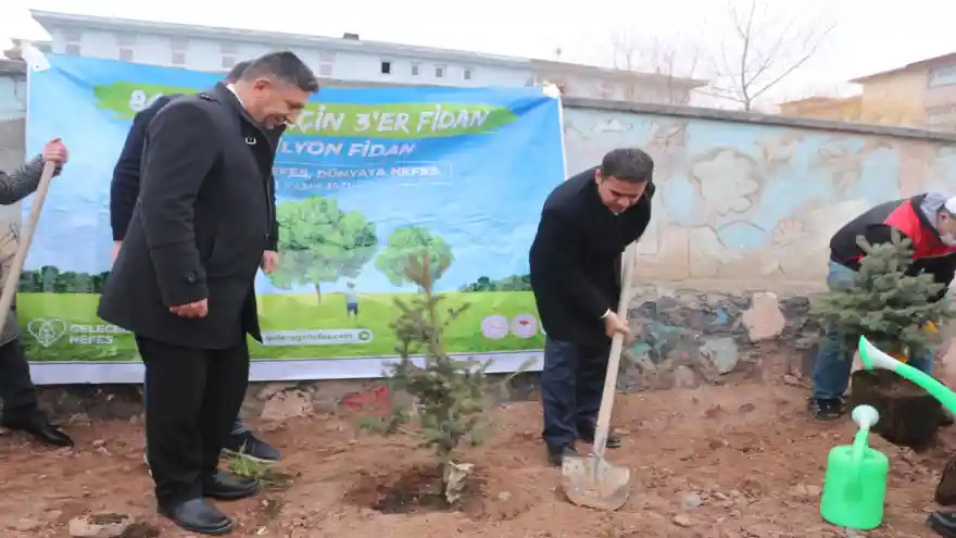 Doğubayazıt'ta Binlerce Fidan Toprakla Buluştu