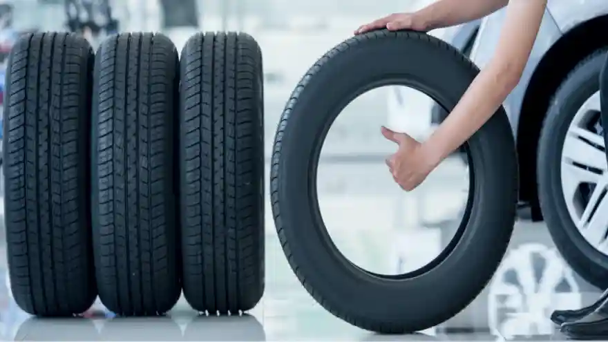 Doğubayazıt'ta Oto Lastikçilerde Kış Mesaisi Başladı