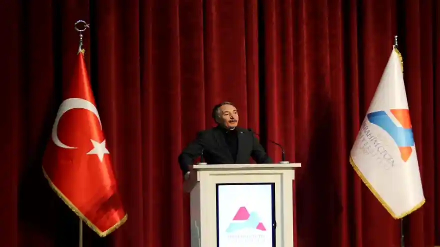 Ağrı İbrahim Çeçen Üniversitesinde “Kimlik Aşısı” Konferansı Düzenlendi