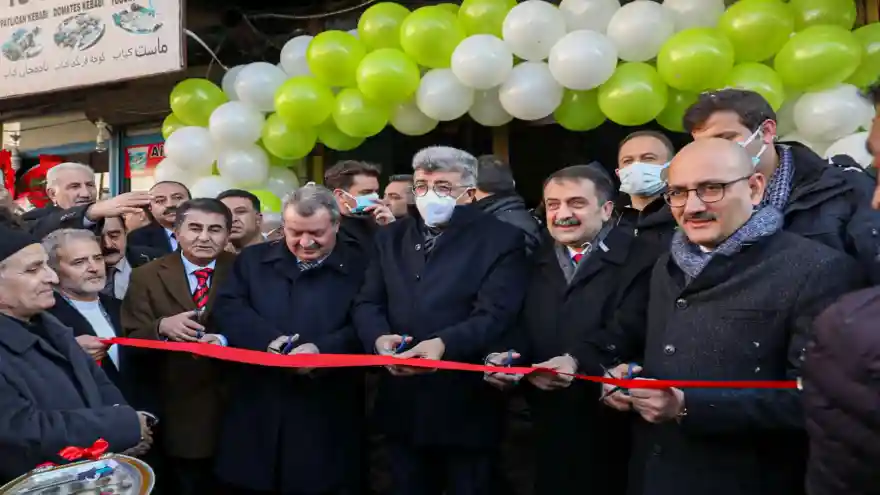 Dernek Açılışında Pinyanişiler Salona Sığmadı