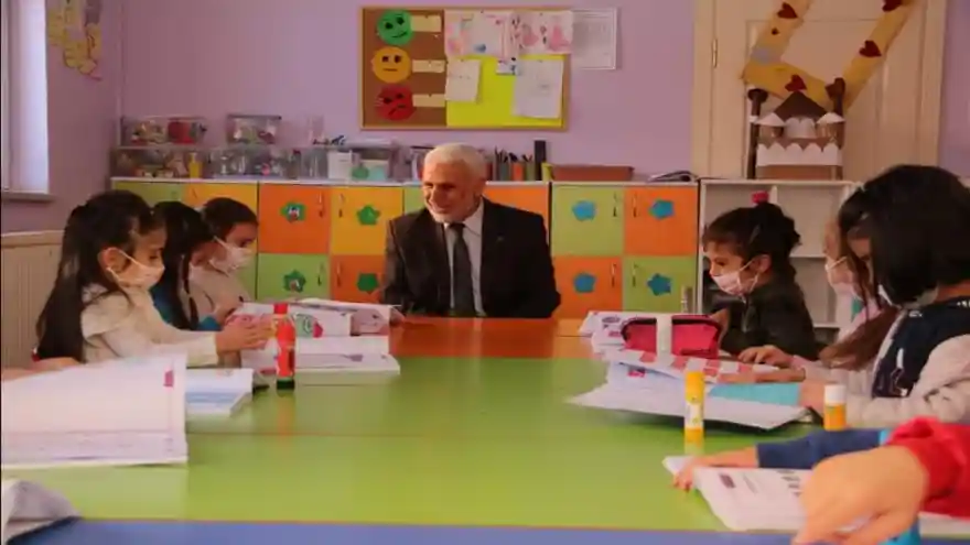 MÜFTÜ TOPÇU 4-6 YAŞ KUR'AN KURSUNA DEVAM EDEN MİNİK BEŞİZLERLE BULUŞTU