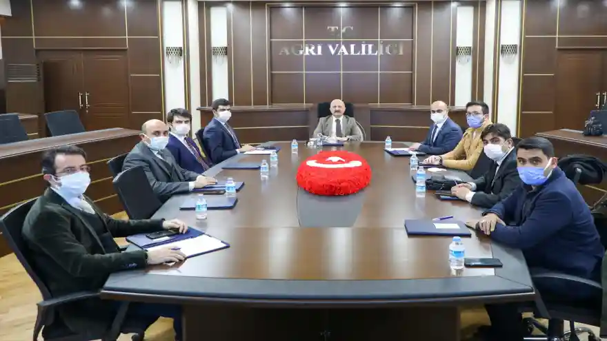 Vali Dr. Osman Varol’un başkanlığında, Covid-19 Değerlendirme Toplantısı düzenlendi. 