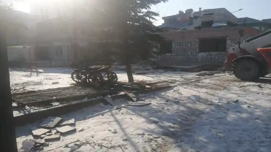 Doğubayazıt Kaymakam Konağı Yıkılıyor