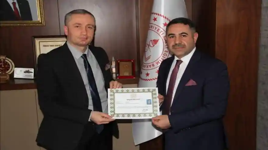 Ağrı’da “Yılın Öğretmeni”ne Başarı Belgesi Verildi