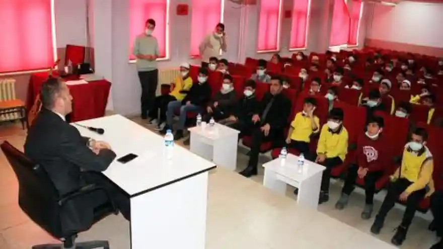 MİLLİ EĞİTİM MÜDÜRÜ KÖKREK, BAŞARILI HAFIZ ÖĞRENCİLERE TABLET HEDİYE ETTİ