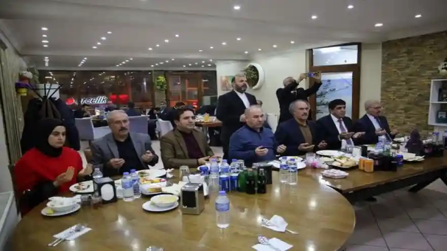 İş İnsanı Tacettin Şimşek Iğdır Üniversitesindeki Uluslararası Öğrencilerle Yemekte Buluştu