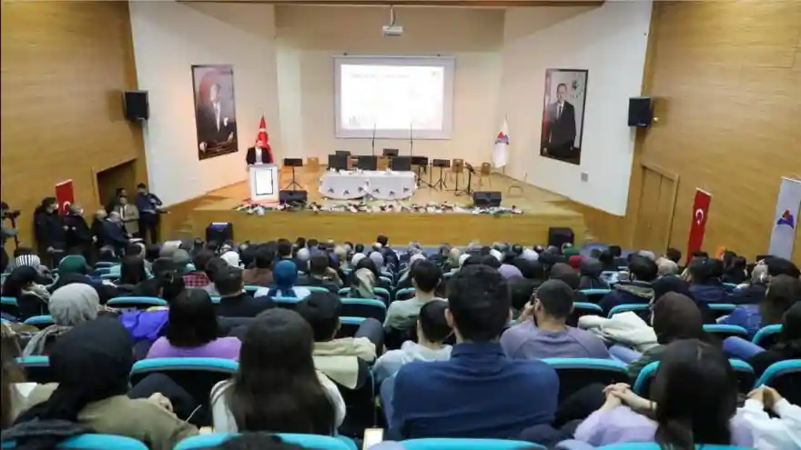 Vali Varol, “Yüreklerde Akif, Dillerde Hürriyet” Programına Katıldı