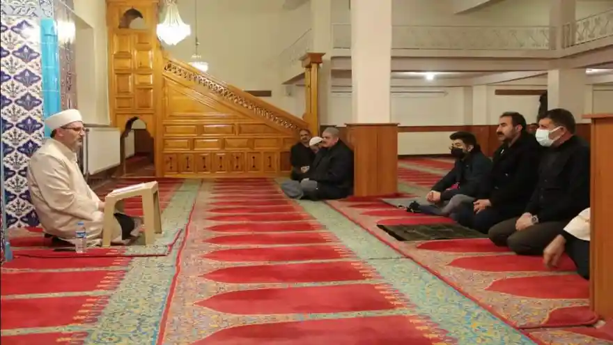 CUMA GECELERİ AİLELER CAMİDE BULUŞUYOR