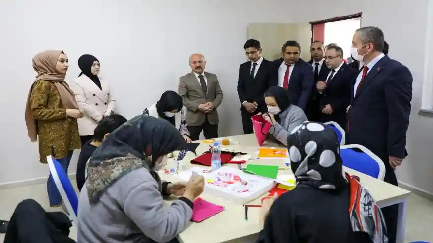 Vali Varol, Geri Gönderme Merkezini Ziyaret Etti