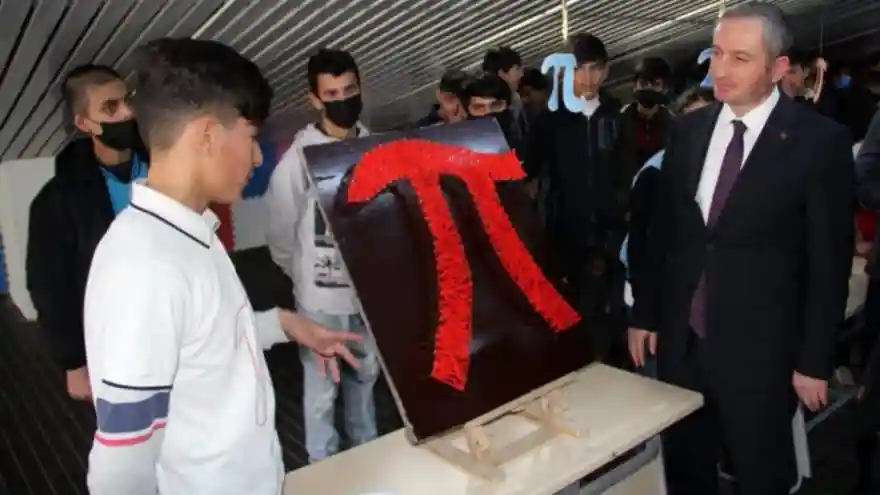 AĞRI'DA DÜNYA Pİ GÜNÜ SERGİSİ DÜZENLENDİ