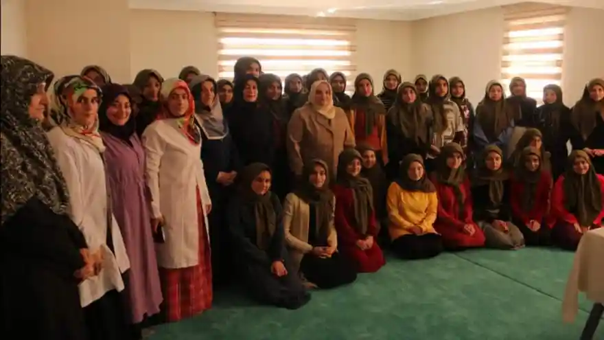 AKBULUT: KUR'AN'IN ÖĞRETİLERİYLE HAYATIMIZA YÖN VERMELİYİZ