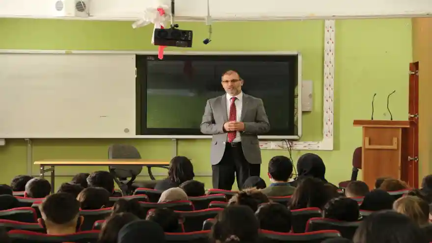 SARI: İSLAM TARİHİ BİZLER İÇİN SAYISIZ ROL MODEL SUNMAKTADIR