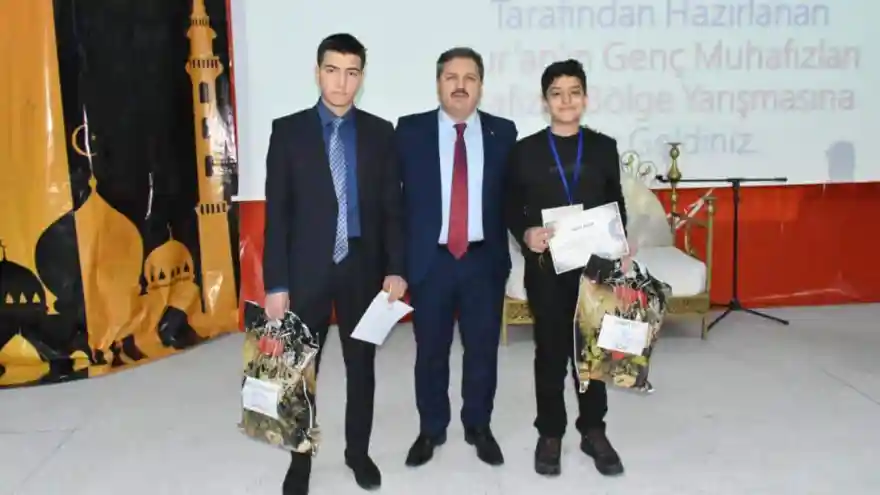 AĞRILI ÖĞRENCİ GENÇ MUHAFIZLAR HAFIZLIK YARIŞMASI BÖLGE FİNALİNDE BİRİNCİ OLDU