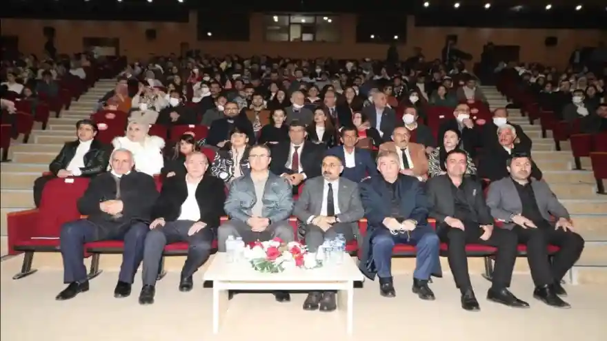 Ağrı’da "Bir Tayyareci Vecihi Hürkuş" tiyatro gösterimi düzenlendi