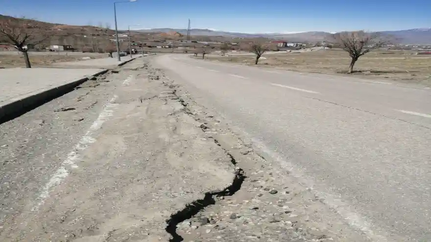 İshakpaşa Yolundaki Çukurlar, Vatandaşlar tarafından tepkiye neden oluyor