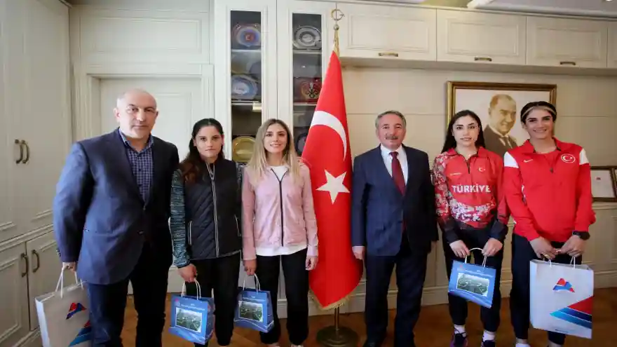 AİÇÜ’lü Sporcular Şampiyonalardan Madalyalarla Döndü