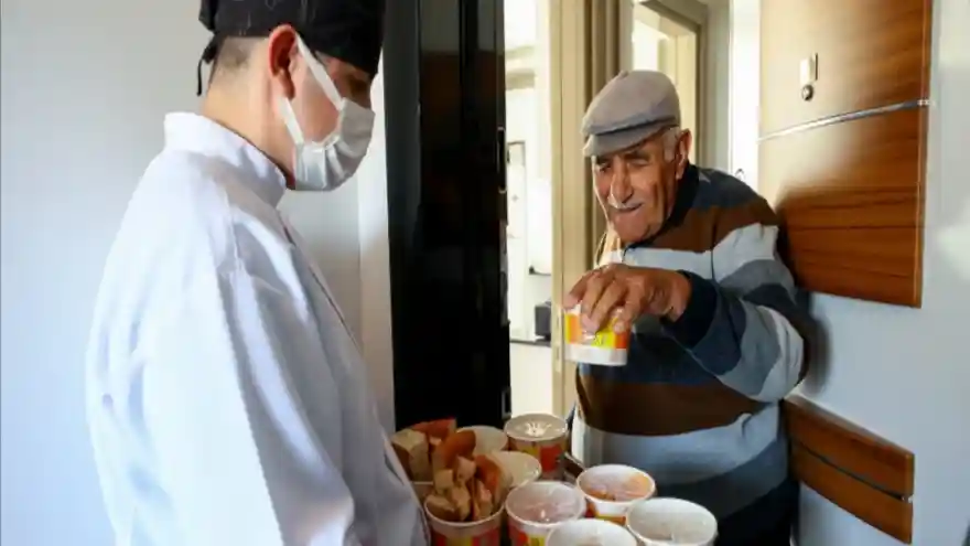 MESLEK LİSESİ ÖĞRENCİLERİ BİNLERCE AİLENİN YÜZÜNÜ GÜLDÜRÜYOR