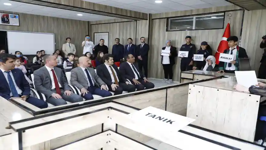 Ağrı Valisi Dr. Osman Varol Okulları Ziyaret Etti