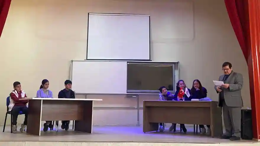 AĞRI'DA OKULLAR ARASI MÜNAZARA YARIŞMALARI