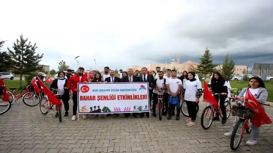 Rektör Prof. Dr. KARABULUT Sporcu Öğrencilerle Bir Araya Geldi