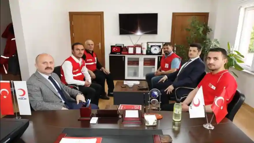 Vali Varol’dan Türk Kızılay Ağrı Şubesine Ziyaret