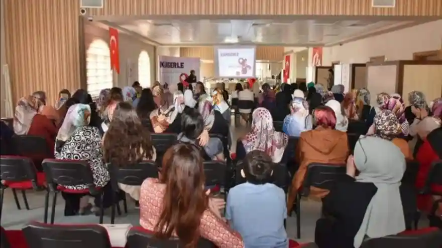 Vali Eşi Funda Varol, “Kanseri Sen Yakala” Sloganıyla Hayata Geçirilen Projede Muhtar Eşleriyle bir araya geldi