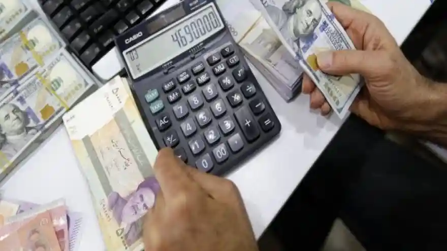 İran'da dolar, 33 bin tümen bandını aşarak rekor kırdı: Yıl başından bu yana yüzde 48 değer kaybetti