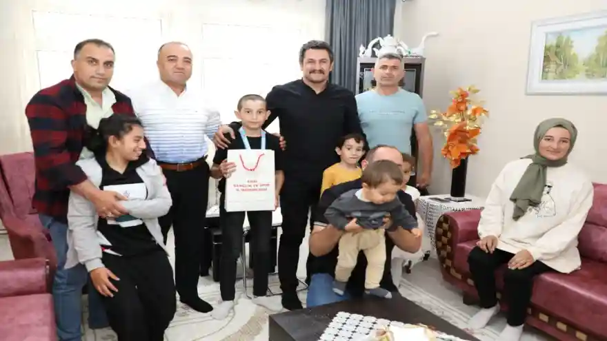 İl Müdürü İsmail Çalgan, Şampiyon’u Evinde Ziyaret Etti