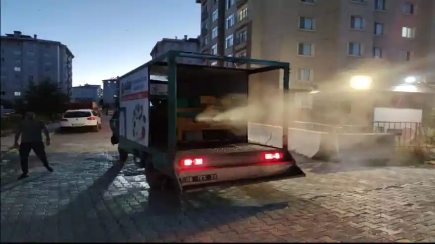 Ağrı Belediyesi İlaçlama Çalışmalarını Sürdürüyor