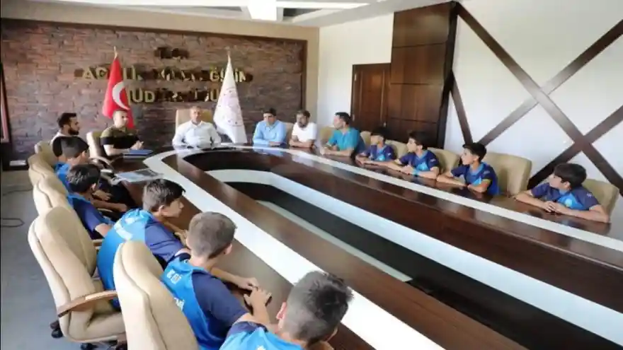 Sporcu Öğrencilerden Milli Eğitim Müdürü Kökrek’e Ziyaret