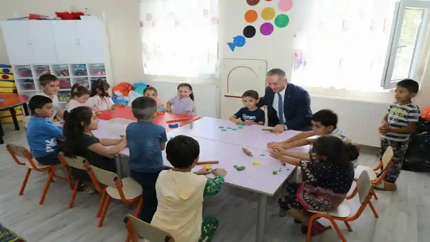 Ağrı Milli Eğitim Müdürü Kökrek, İl Merkezindeki Okulları Ziyaret Etti