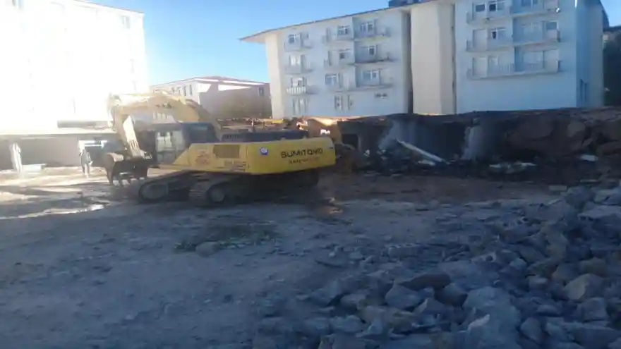 Doğubayazıt  Bir Parka Daha Kavuşuyor. / Toptancı Sebze-Meyve Hali Yıkılıyor