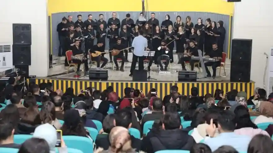 Ağrı'da Farklı Meslekten Çalışanlardan Oluşturulan Korodan Türkü Ziyafeti