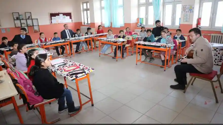 MİLLİ EĞİTİM MÜDÜRÜ KÖKREK, ÖĞRETMEN VE ÖĞRENCİLERLE BİR ARAYA GELDİ