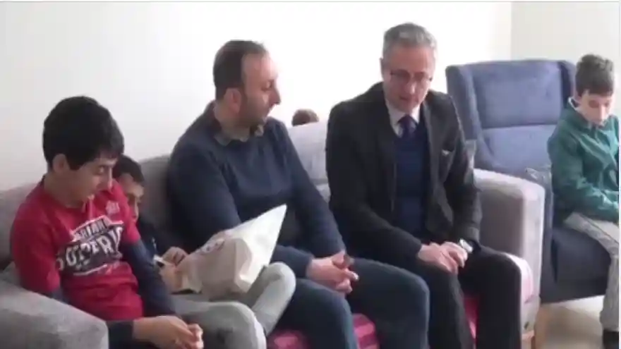 Ağrı'ya getirilen depremzede öğrencilere destek ziyareti