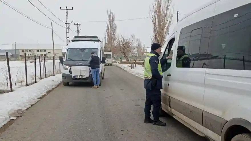 AĞRI'DA TAŞIMALI EĞİTİM SERVİS ARAÇLARI DENETLENDİ