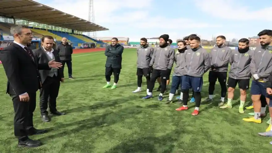 AĞRI GSİM FEDAİ​ DİN, AĞRI 1970 SPOR’UN ANTRENMANINI ZİYARET ETTİ