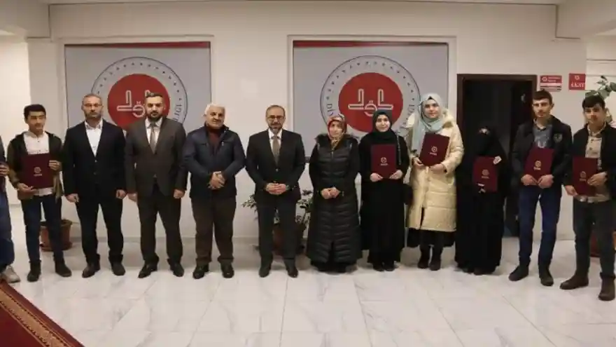 Hafızlar Belgelerine Kavuştu