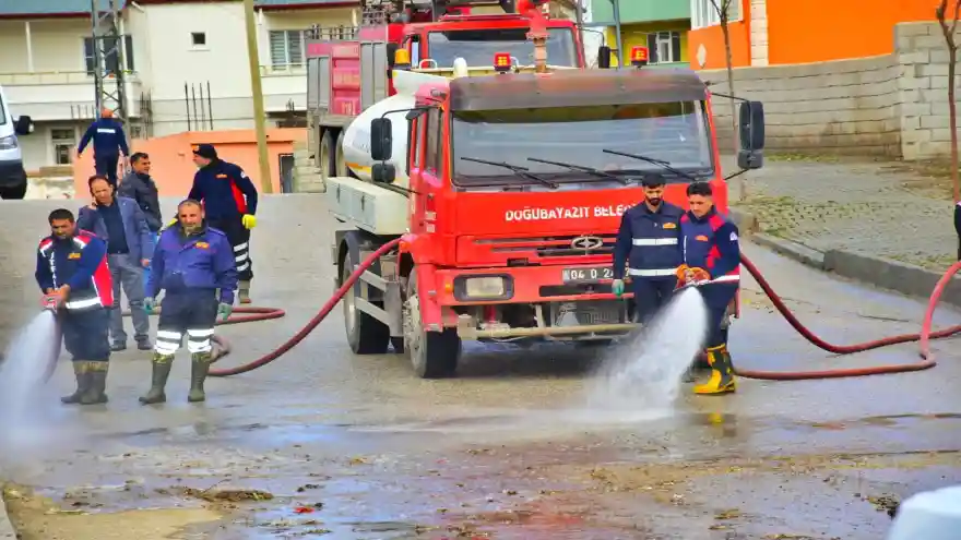 Doğubayazıt belediyesi, Cadde ve sokaklarda Bahar Temizliğine Başladı