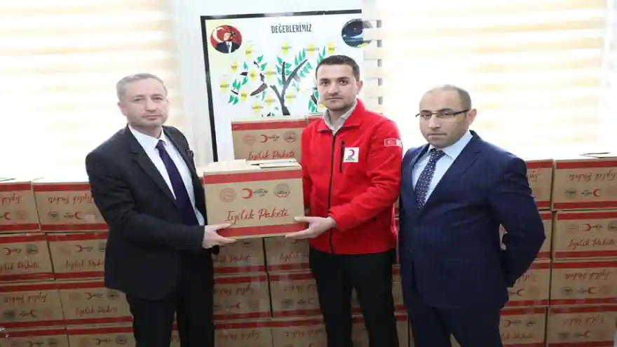 Ağrı'da Okullardan Toplanan Yardımlar Kızılay’a Teslim Edildi