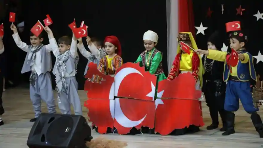 AĞRI'DA 23 NİSAN ULUSAL EGEMENLİK VE ÇOCUK BAYRAMI KUTLANDI