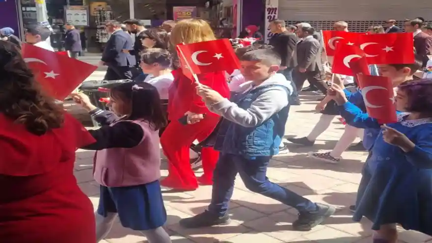 Doğubayazıt'ta 23 Nisan Ulusal Egemenlik ve Çocuk Bayramı coşkuyla kutlandı