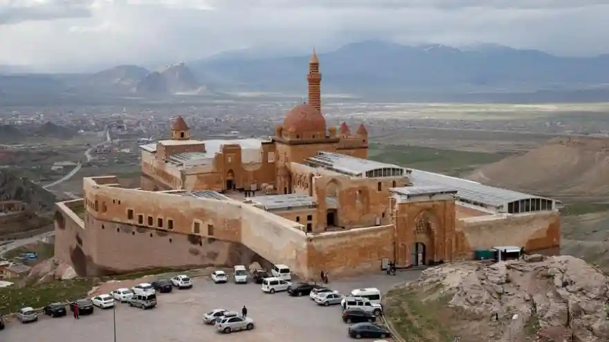 İshakpaşa Sarayına Ziyaretçi Akını