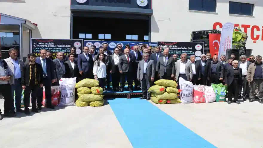 AĞRI'DA TOHUM DAĞITIMI VE MAKİNE TANITIM PROGRAMI GERÇEKLEŞTİ
