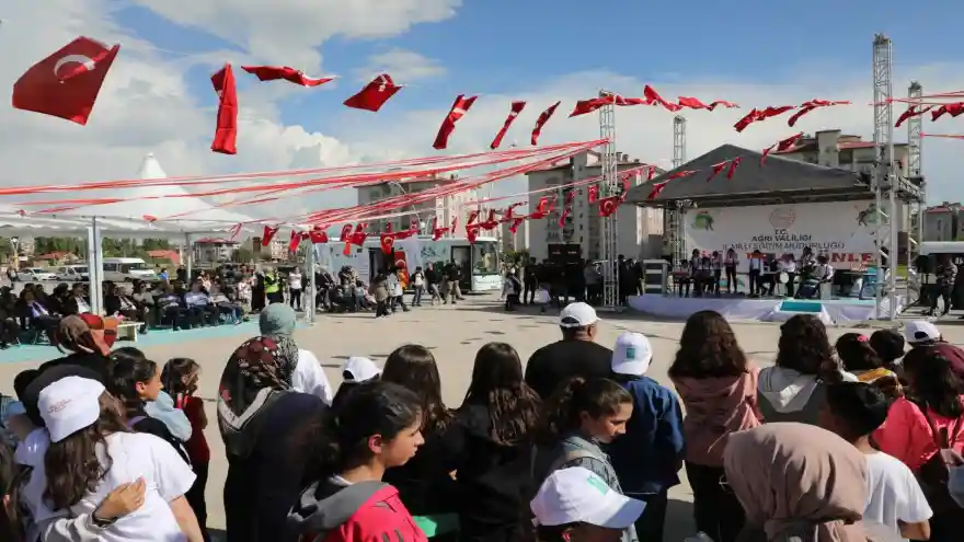 35 BİN 245 KİŞİNİN ZİYARET ETTİĞİ BİLİM DOLU GÜNLER BİLİM ŞENLİĞİ ÖDÜL TÖRENİ DÜZENLENDİ