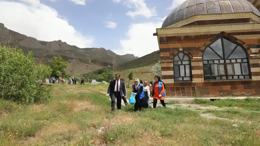 Yukarı Bayazıt'ta Çevre Temizliği etkinliği